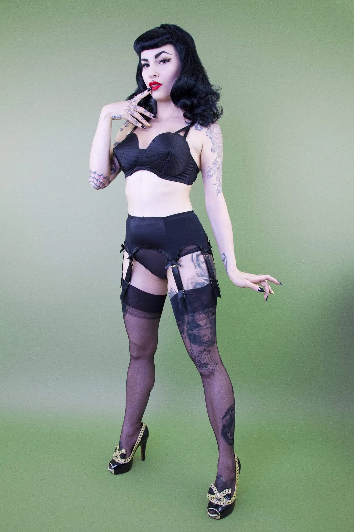Bettie Page Classic Suspender Belt